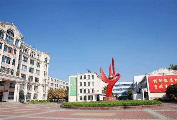 青島中魯中等專業(yè)學校校址在哪兒？如何報名？