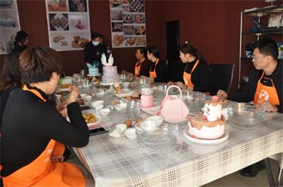 學(xué)習(xí)烤餅干去哪個學(xué)校好？   
