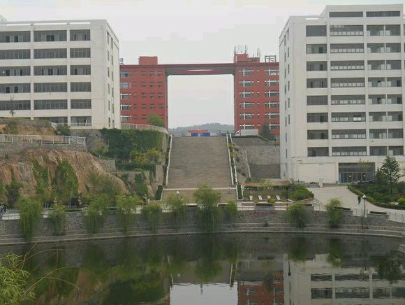 為什么選擇青島恒星科技學(xué)院？