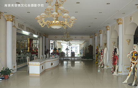 去青島化妝學(xué)校學(xué)化妝多久能學(xué)會？