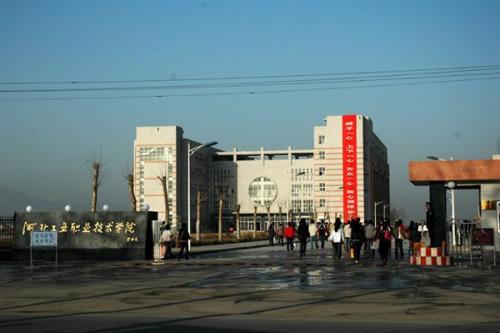 專業(yè)技術(shù)與薪資福利可以兼得，就在河北現(xiàn)代冶金工業(yè)學(xué)校！