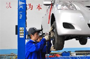 開(kāi)封汽修學(xué)校有汽車(chē)整形技術(shù)專(zhuān)業(yè)嗎？就業(yè)前景好不好？
