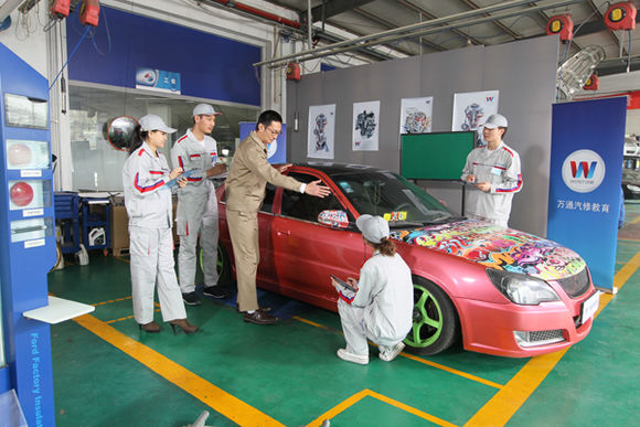 邢臺(tái)市華科汽修服裝中專學(xué)校學(xué)汽車(chē)美容