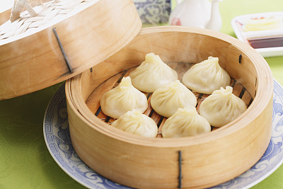 想學(xué)面點制作嗎？來保定玉蘭香廚師學(xué)校吧！